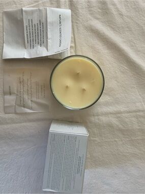 Arbonne Star Jasmine Tuberose Luxury Scented Candle - White